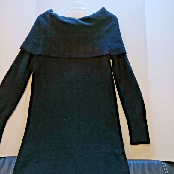 This Loft Dress is Size Med and Great for Business or Dress up with Accessories. - Picture 6 of 16